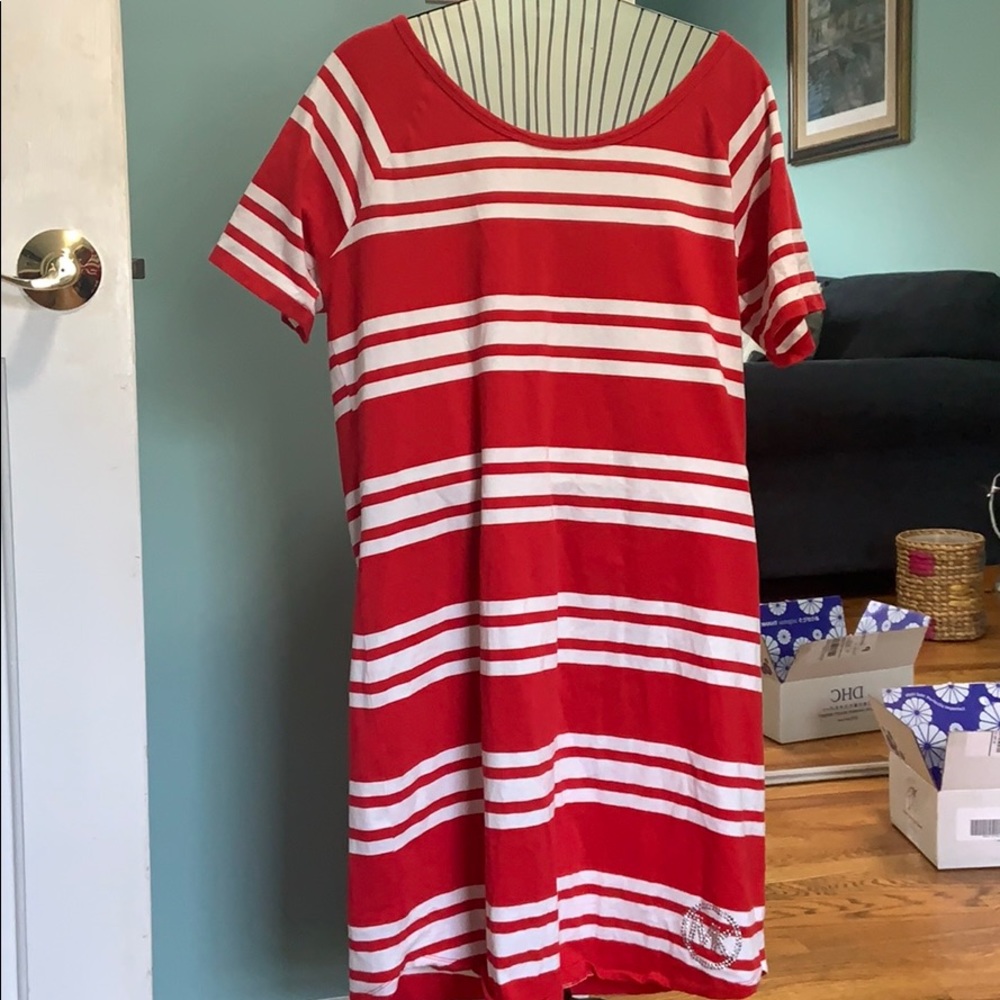 Short sleeve dress